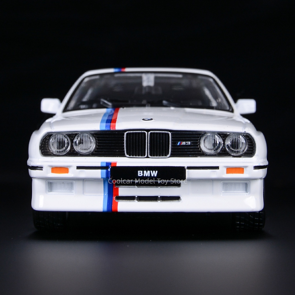 Bburago Mô Hình Xe Hơi Thể Thao 1988 BMW M3  Tỉ Lệ 1: 24