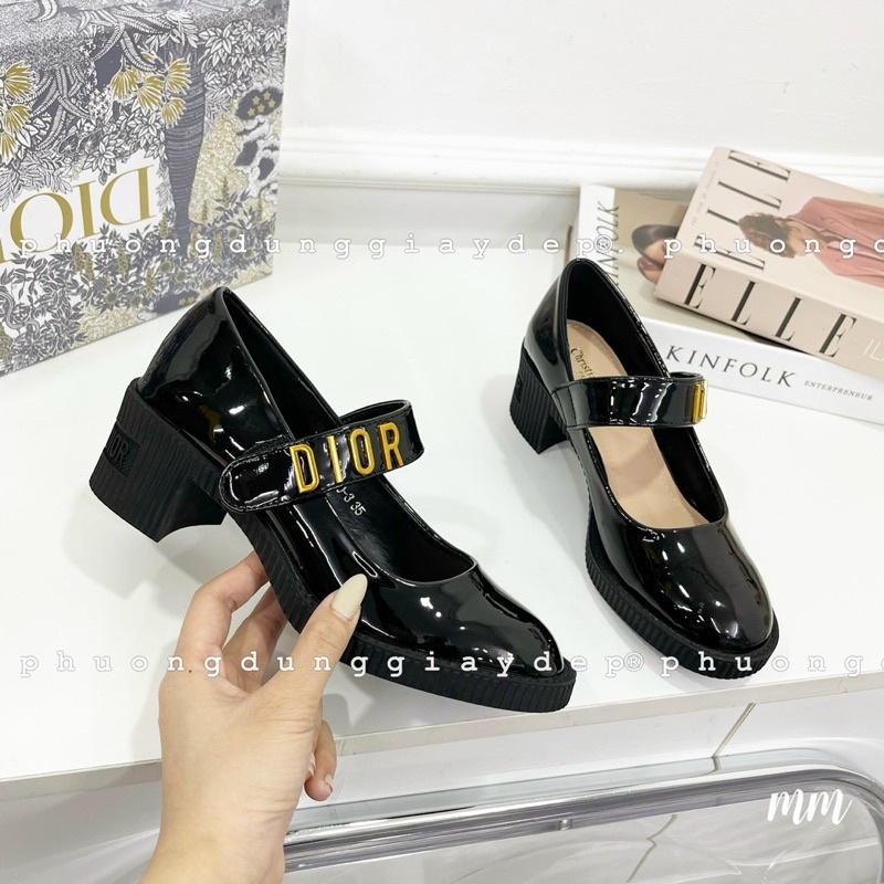 Giày búp bê dio tag chữ da bóng fullbox