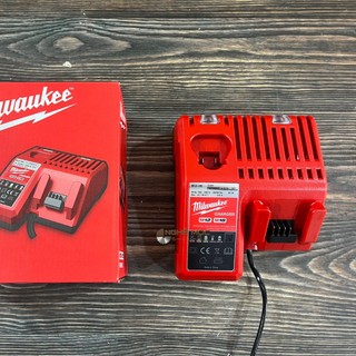 Pin Milwaukee 18v ( Hàng chính hãng )