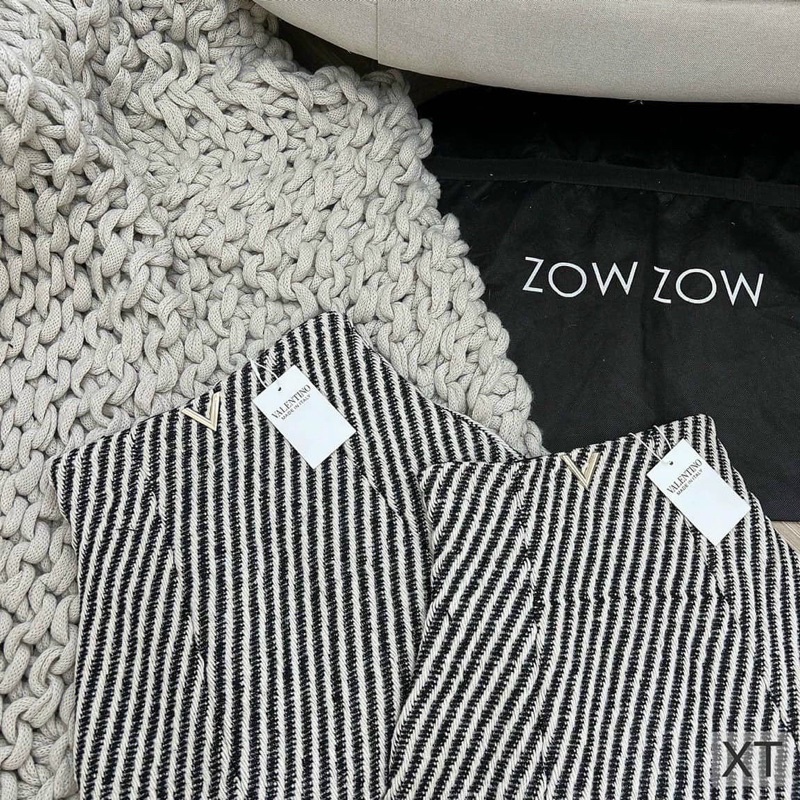 Chân váy dạ tweed kẻ V có quần trong