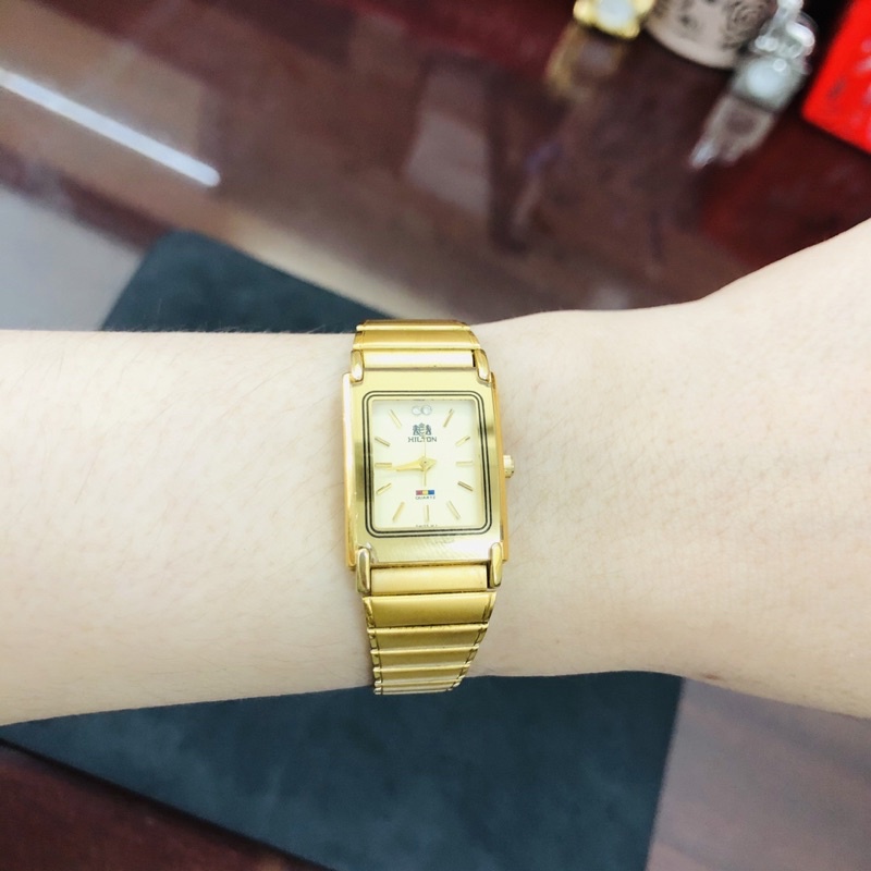 Đồng hồ nữ si nhật dáng tank hiệu Hilton, dây khoá zin