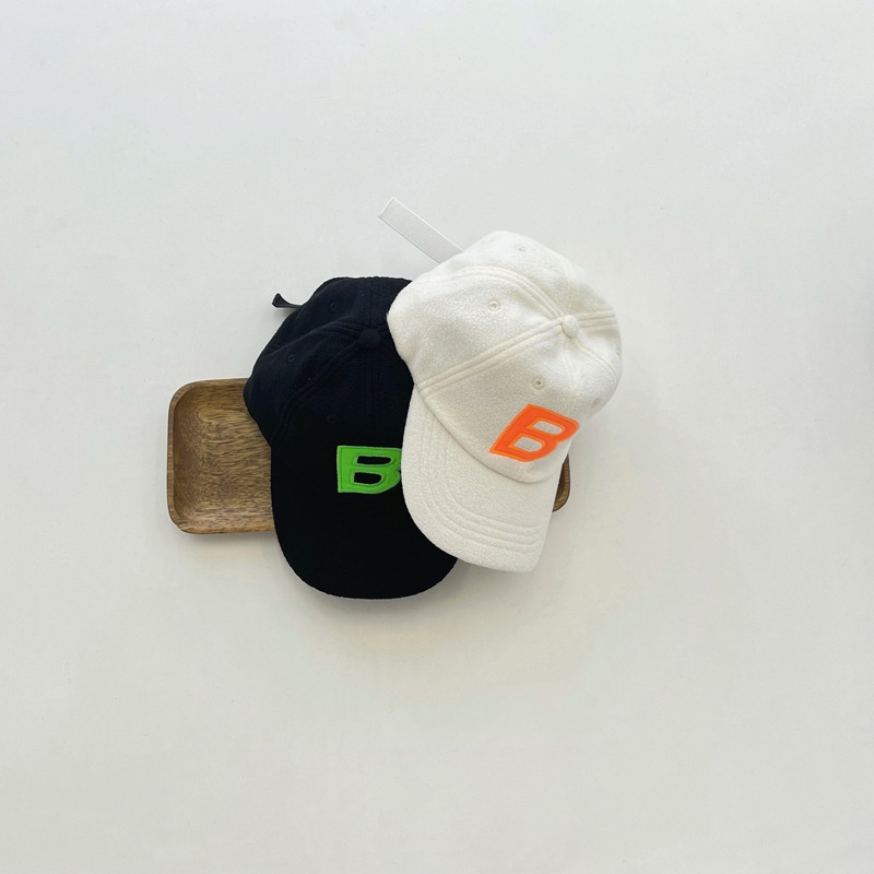 Mũ Lưỡi Trai Phối Lông Thêu Chữ B Màu Tương Phản Chống Gió Thời Trang Mùa Thu Cho Bé