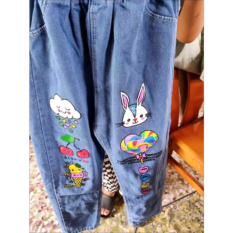 Quần bò dài mềm màu xanh hoạ tiết hoạt hình cho bé gái  N01347