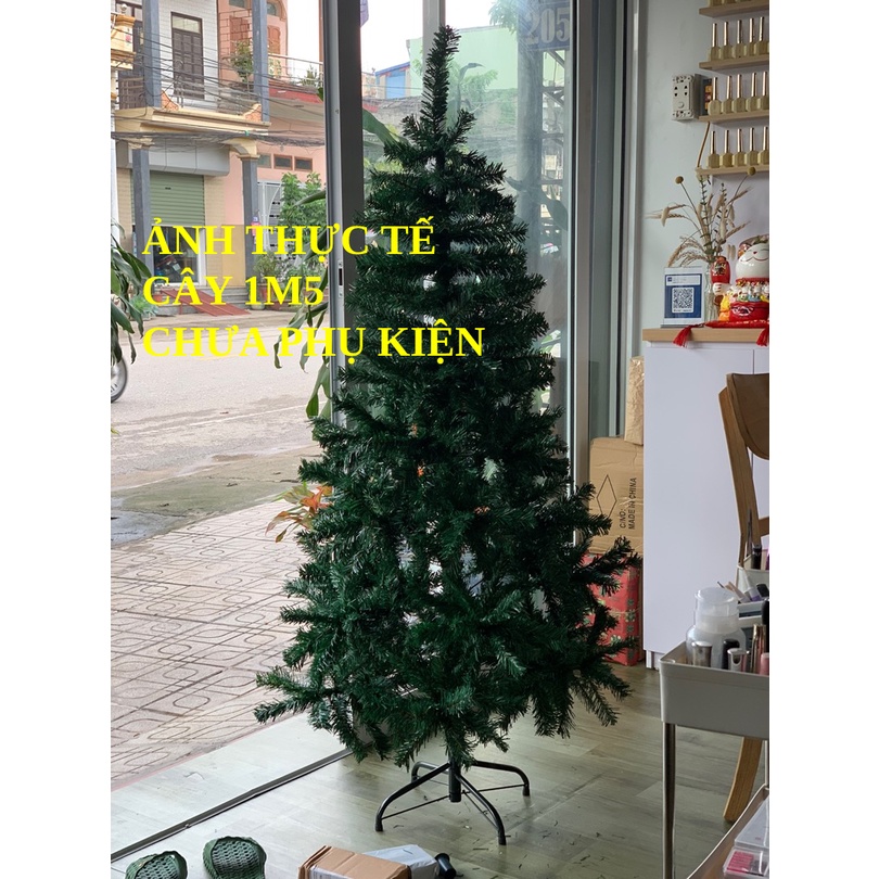Cây thông Noel 1m5 chân sắt, tán dày 450 đầu cành, đường kính 85 cm, gần 4kg- Công nghệ Hàn Quốc