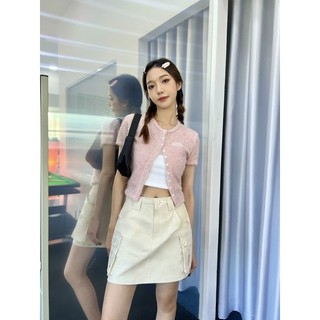 JANET STUDIO • Áo lông logo nút hoa hồng