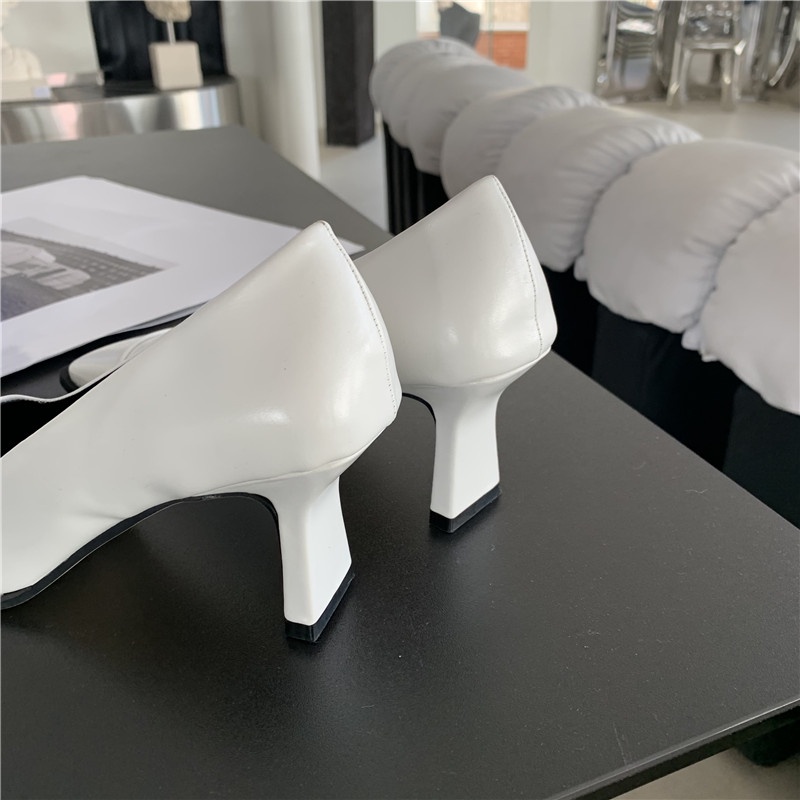 Trang Phục Hàn Quốc Cho Nhân Viên Shopkeeper!Giày Cao Gót Mũi Vuông Miệng Nông Màu Vàng Kim Phong Cách Pháp Dễ Phối Đồ Thời Trang Cho Nữ