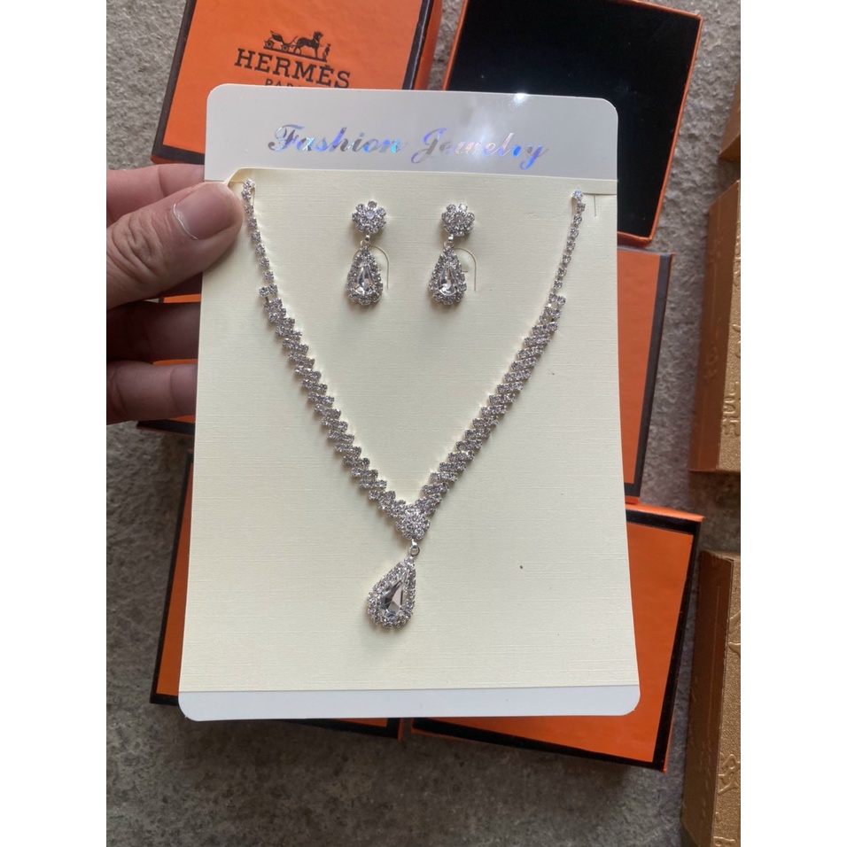 Set Khuyên Tai Và Vòng Cổ HM Bộ Dây Chuyền Đính Đá Phụ Kiện Thời Trang Kèm Hộp Cao Cấp