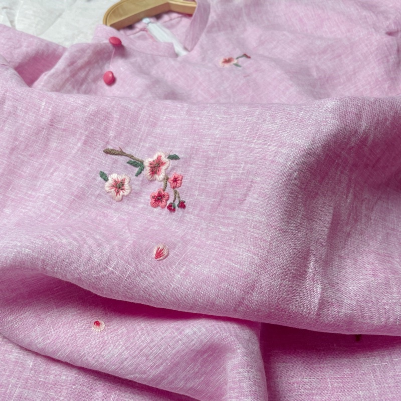 Áo dài linen thêu tay