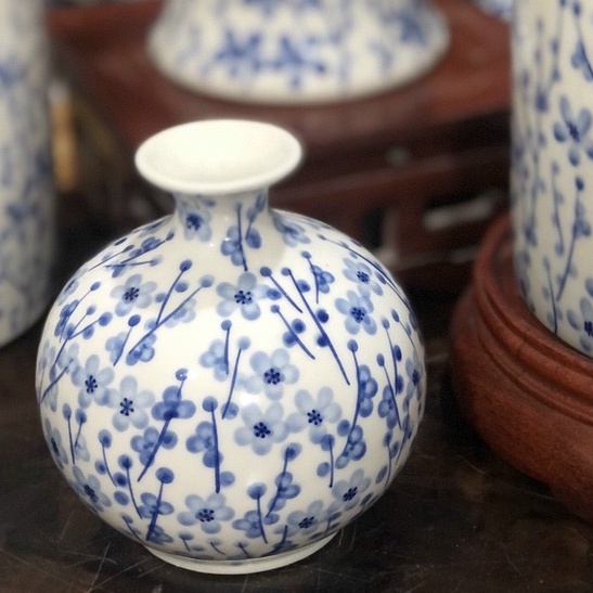 Bình hoa gốm Bát Tràng men lam vẽ tay thủ công hoa mai đào dây BH28 Hieu Jade Decor-quà tặng cao cấp