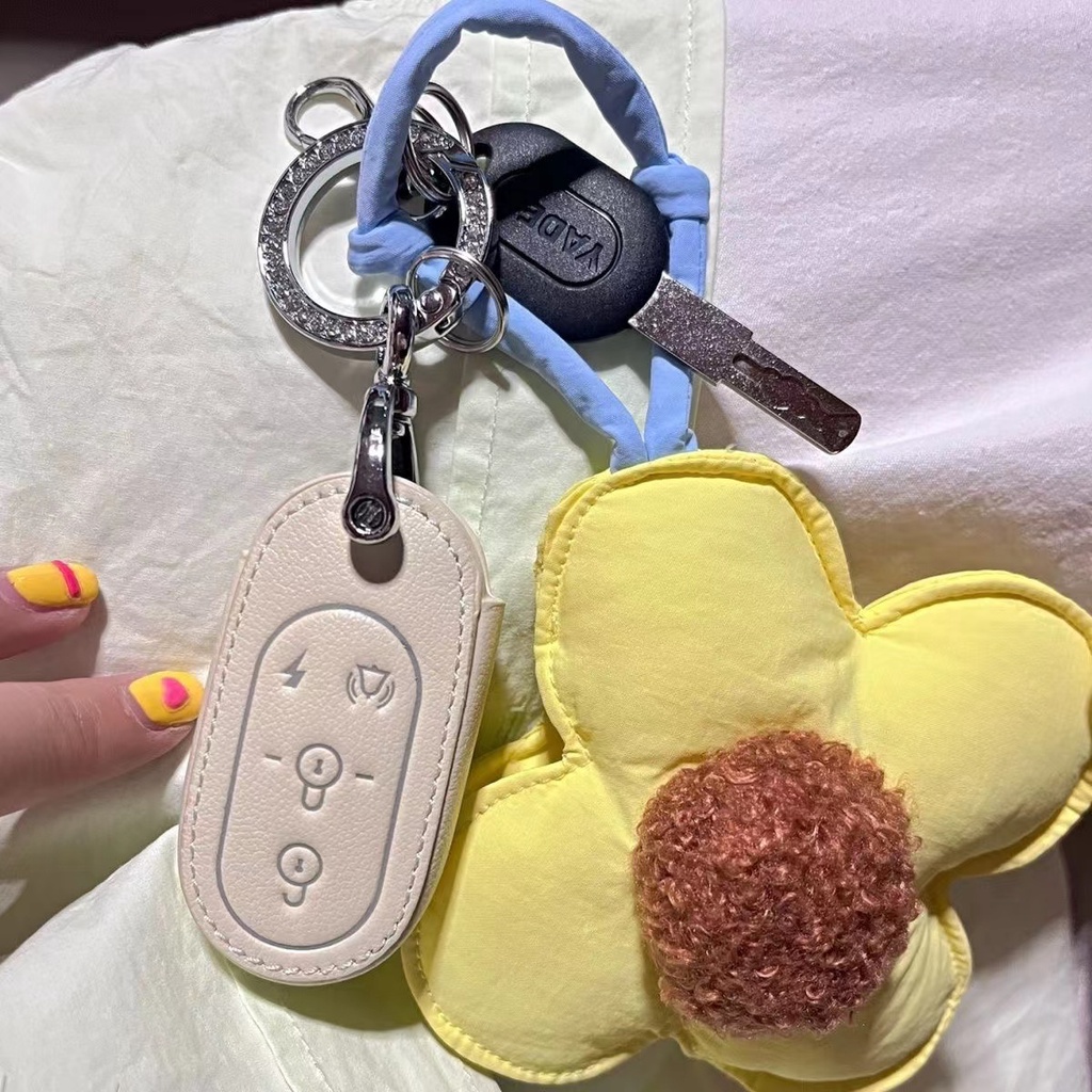 Vỏ Bảo Vệ Hộp Sạc Tai Nghe Airpods Chống Sốc Kèm Móc Khóa Hình Xe Hơi Dễ Thương