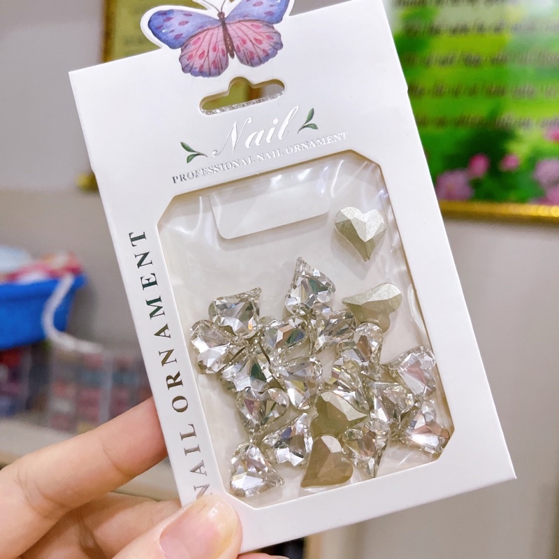Đá khối hình trái tim đính móng tay nail size lớn ( túi 20 viên )