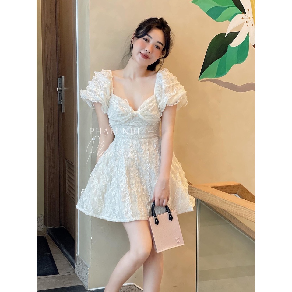 Đầm ren trắng xoắn ngực