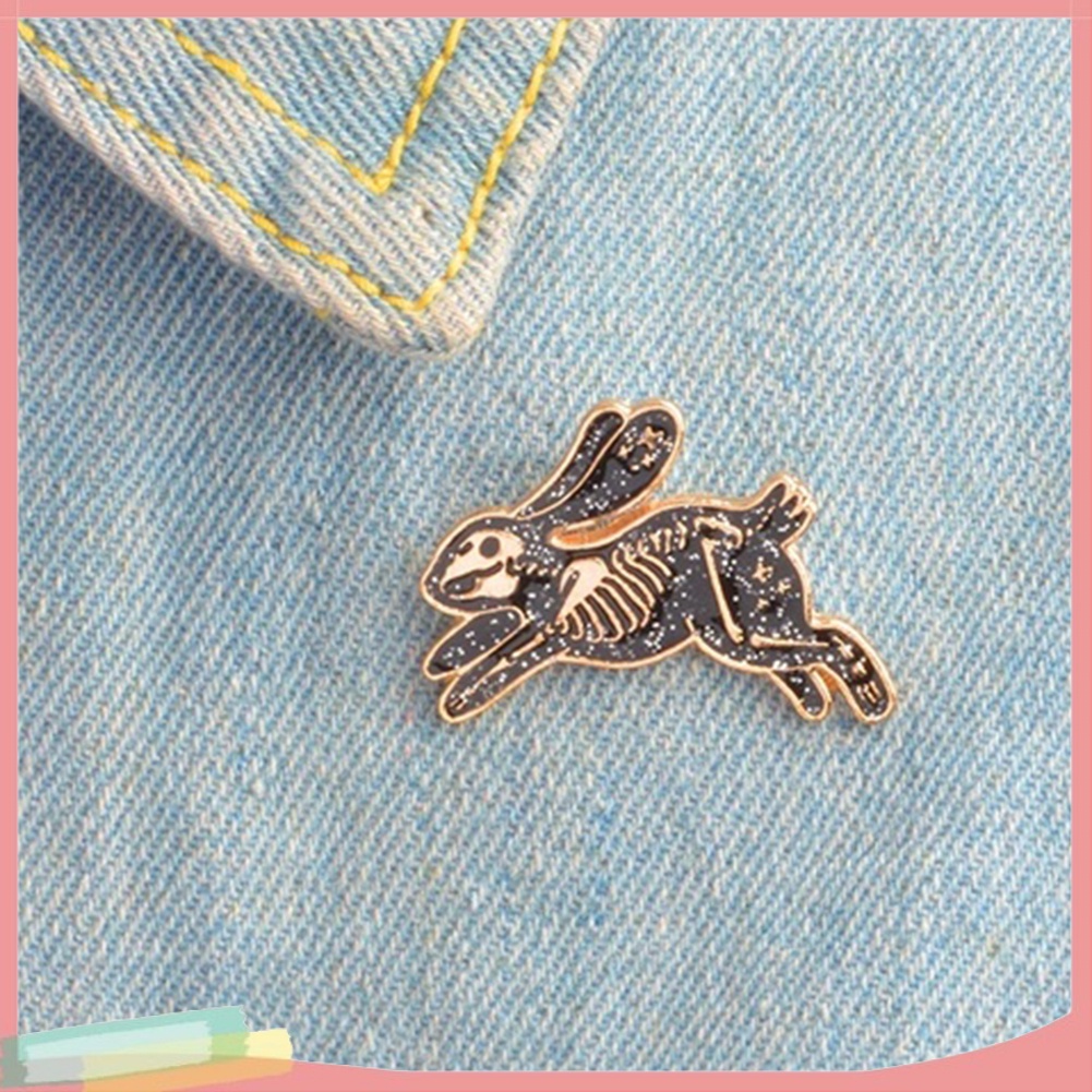 Trâm cài áo hình bộ xương độc đáo