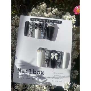 Nailbox thiết kế trắng đen kẻ dạ