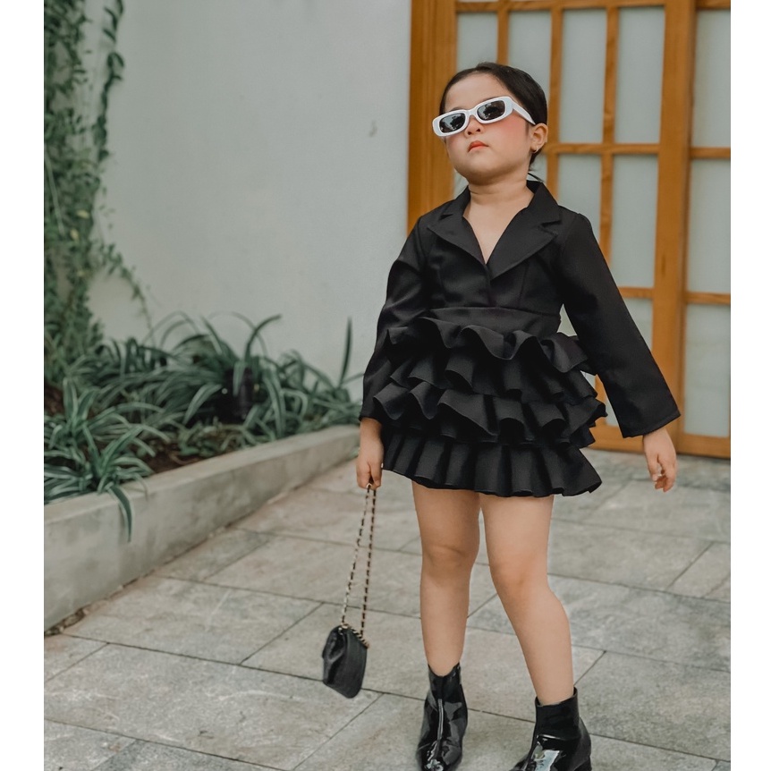 Váy đầm đen tầng phối cổ vest cho bé gái 10-22kg
