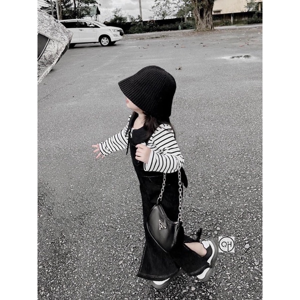 Set yếm bò kèm áo bé gái