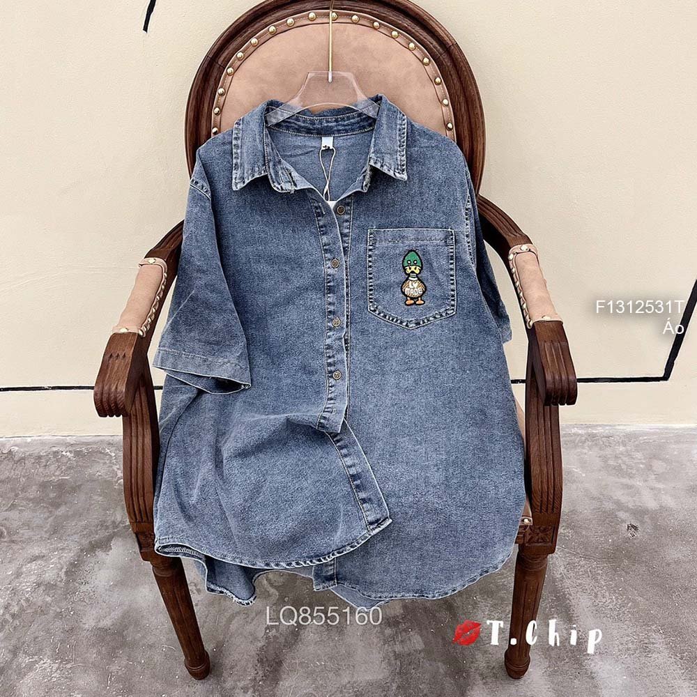 Áo sơ mi jean một túi phối hình vịt tay ngắn