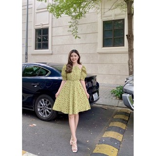Đầm cutout cổ yếm