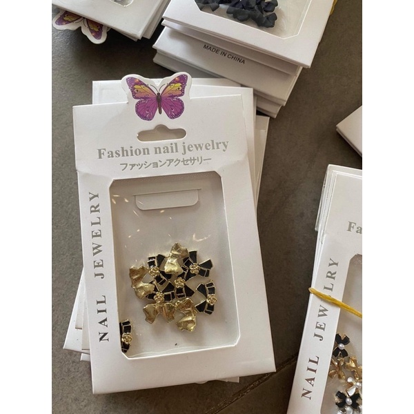 Cham trang trí móng tay có 7 mẫu