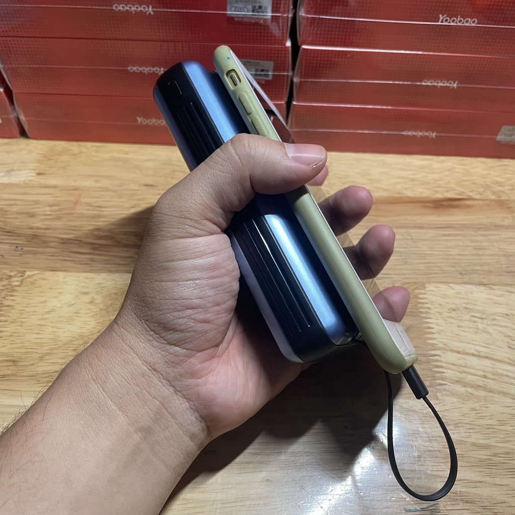 Sạc dự phòng 20000mah Yoobao LC6 tích hợp dây cáp sạc nhanh 22.5W và 2 cổng input