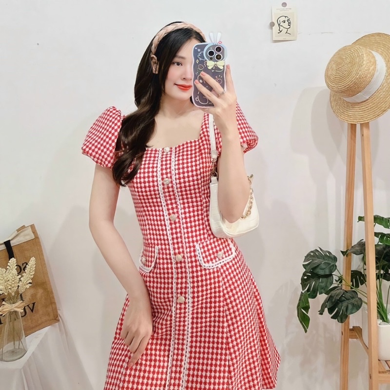 Đầm thiết kế cổ vuông tay bồng cúc dọc dạ kẻ sang chảnh thanh lịch