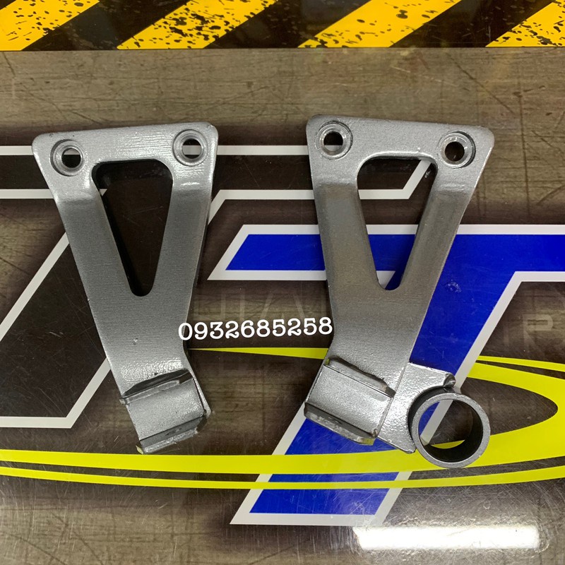 Gác chân sắt và cao su sau sport - Xipo/RGV