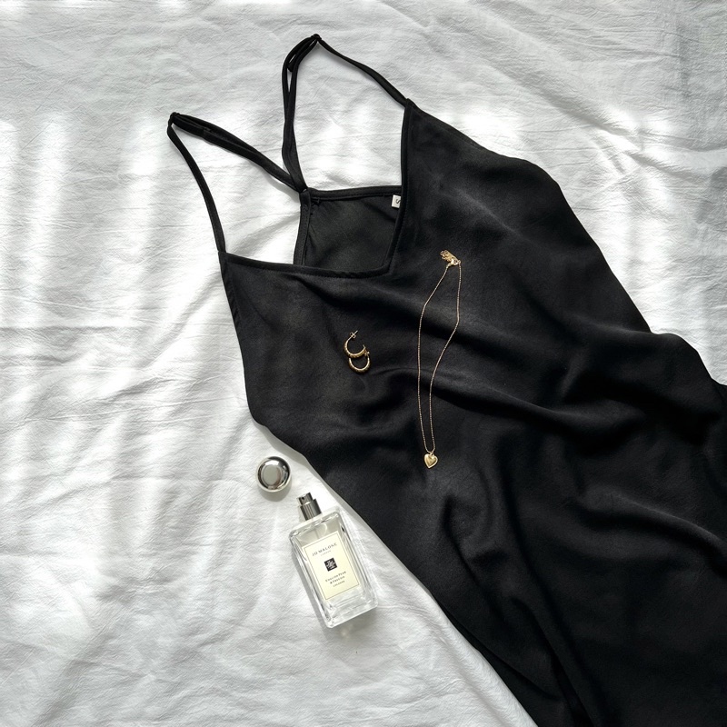 Lueur Dress - Váy hai dây hở lưng, dáng dài vải lụa dày dặn mềm mại