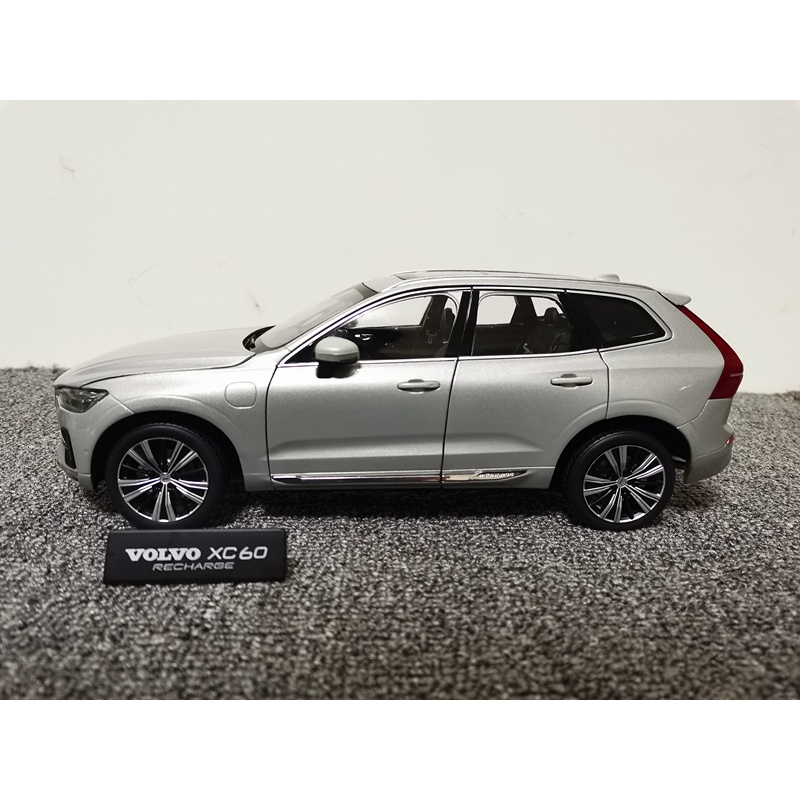 Mô hình xe Volvo XC60 tỉ lệ 1:18