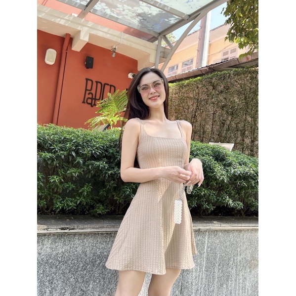 Đầm Dây Hailey