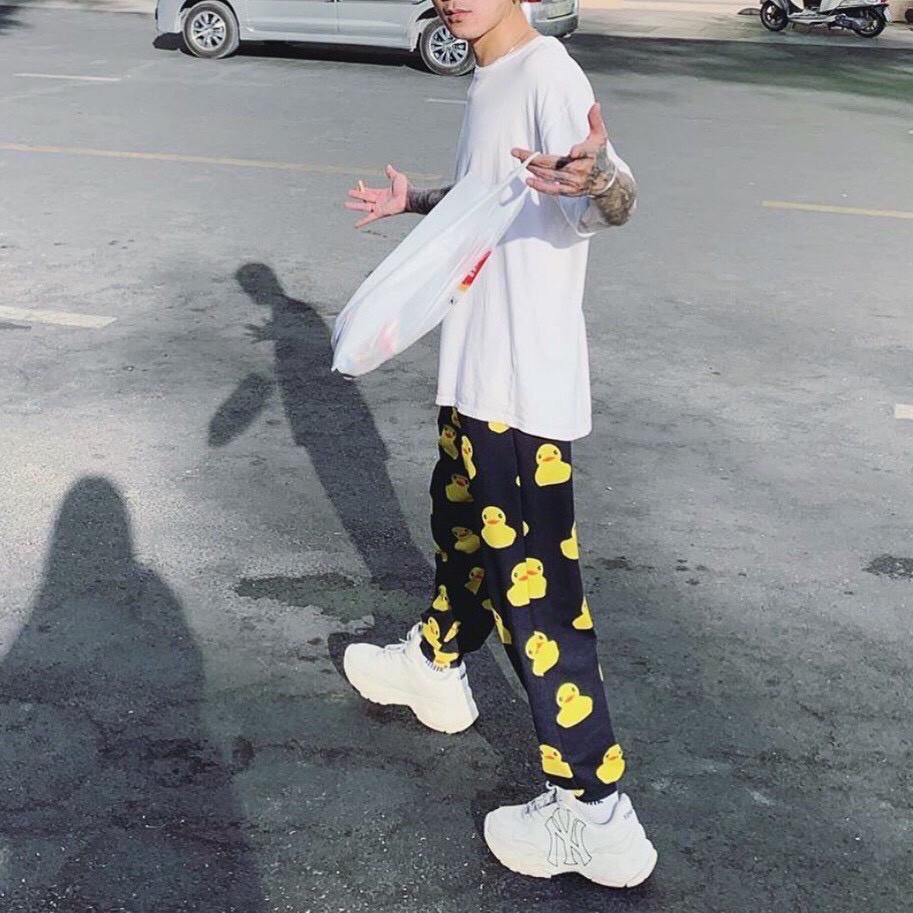 Quần đùi hoạt hình vịt vàng form rộng unisex