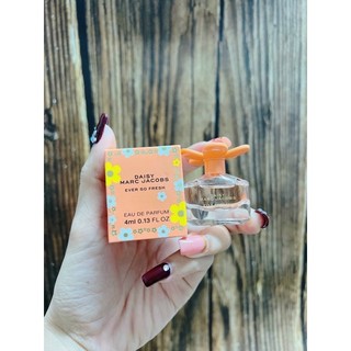Nước hoa nữ mini daisy marc jacobs ever so fresh 4ml