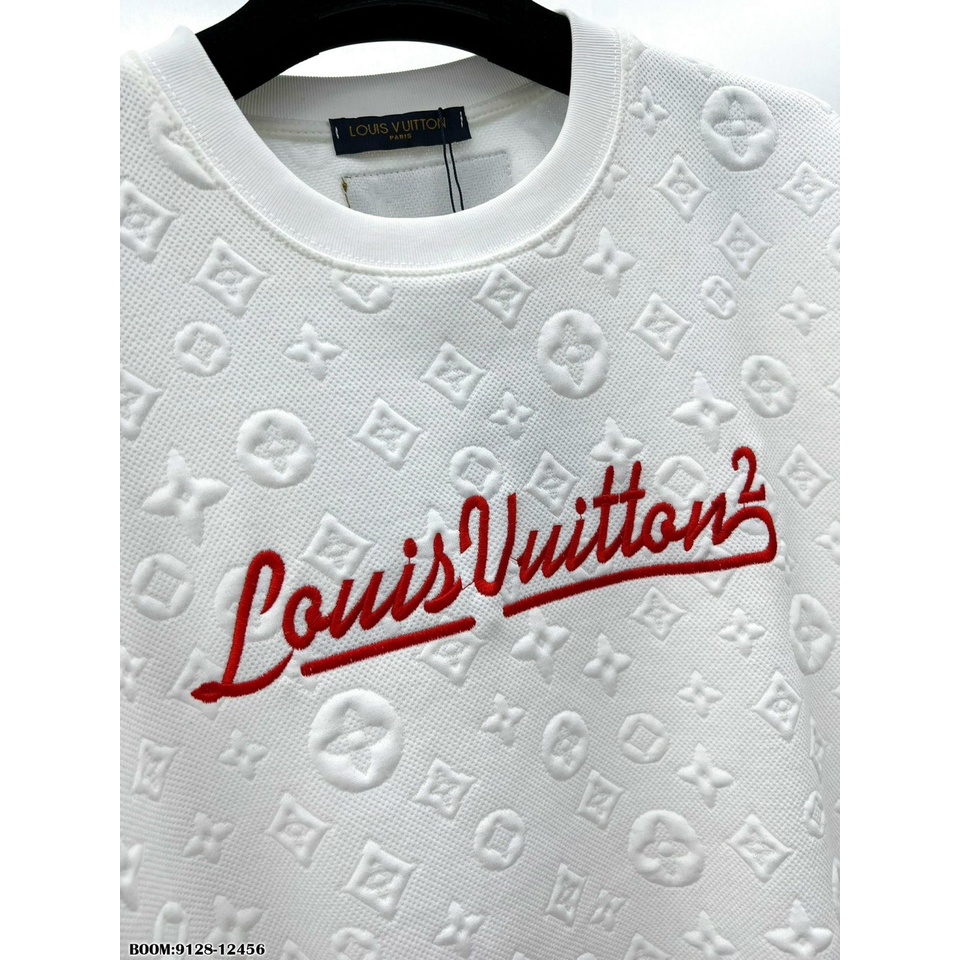 Áo Phông Nam Thêu Chữ LV Đỏ Vân Dập Nổi Vải Mát Mịn - Áo Thun Nam Logo Vân Nổi Cực HOT