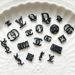 charm nail trắng đen trang trí móng