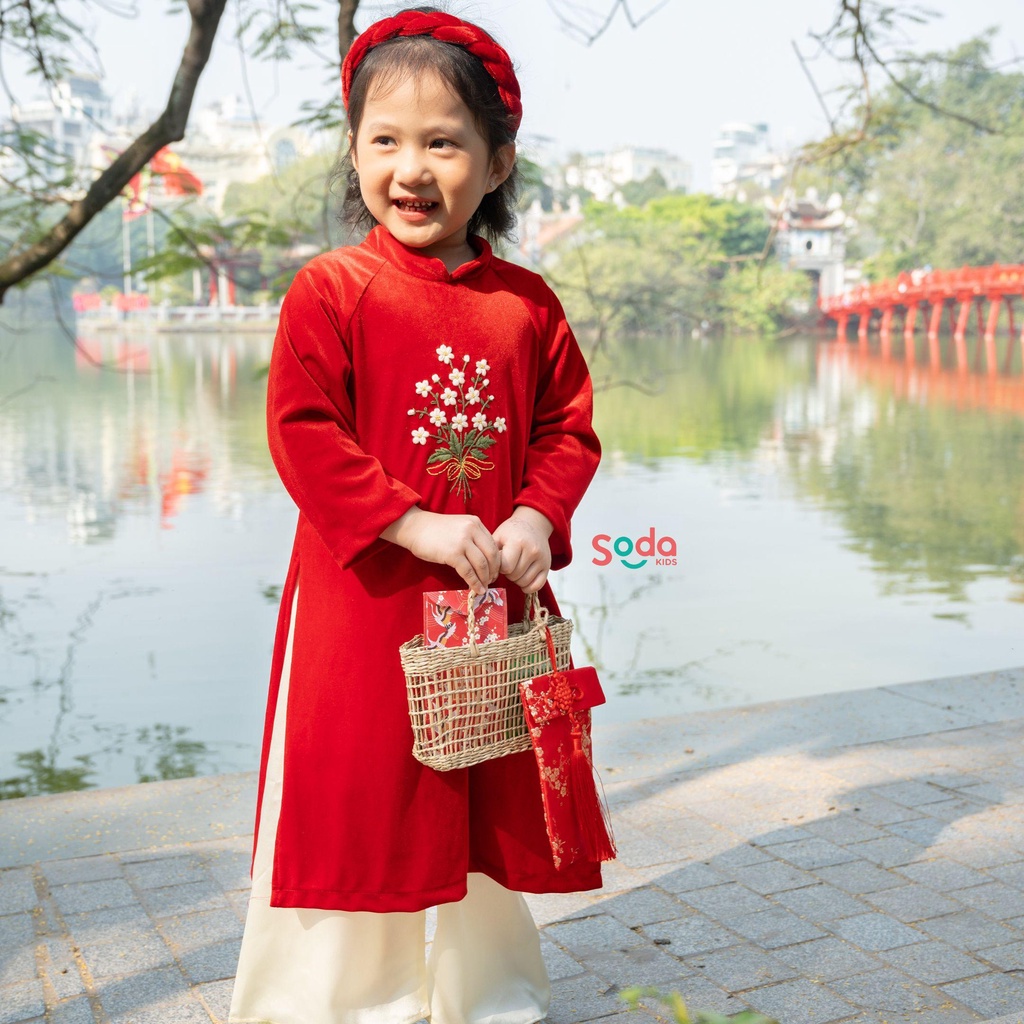 Set áo dài bé gái kèm mấn Như Ý 2023