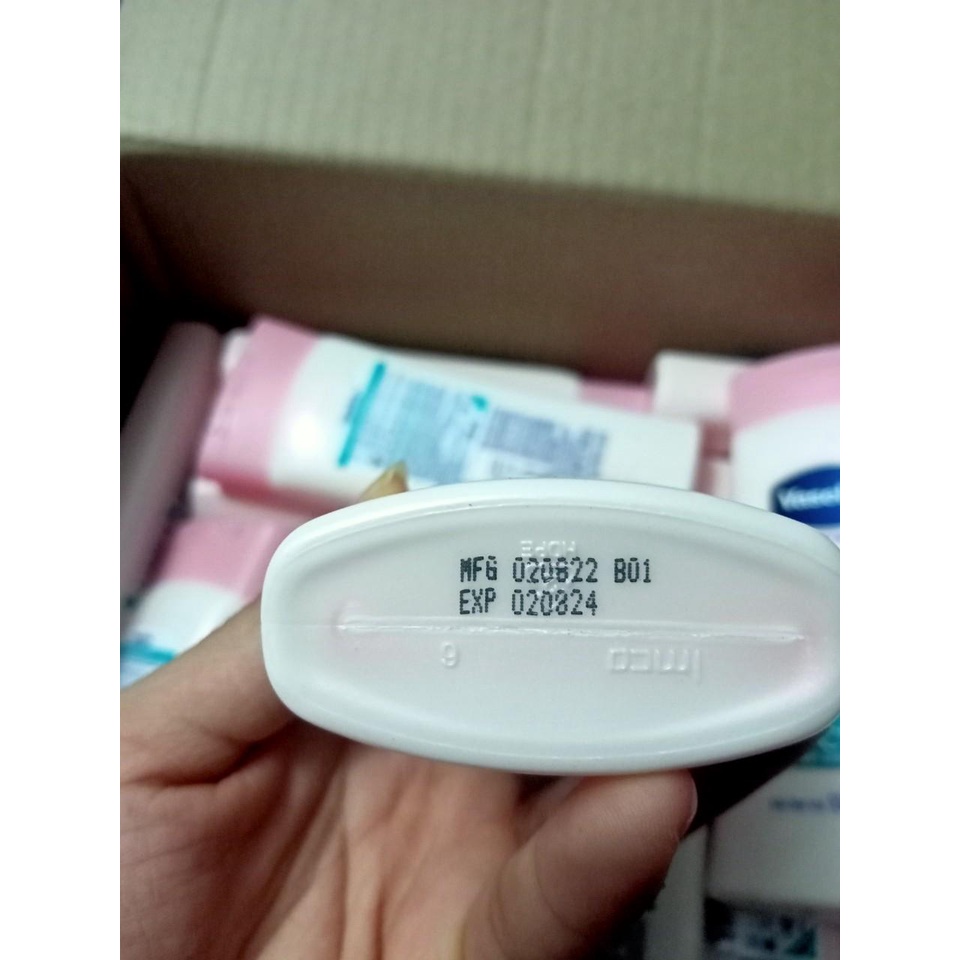 Sữa Dưỡng Thể Vaseline Dưỡng Ẩm Dụi Mát, Sáng Da Fresh &amp; Bright 10x 100ml