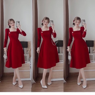 Đầm đỏ nhung dài tay viền hạt