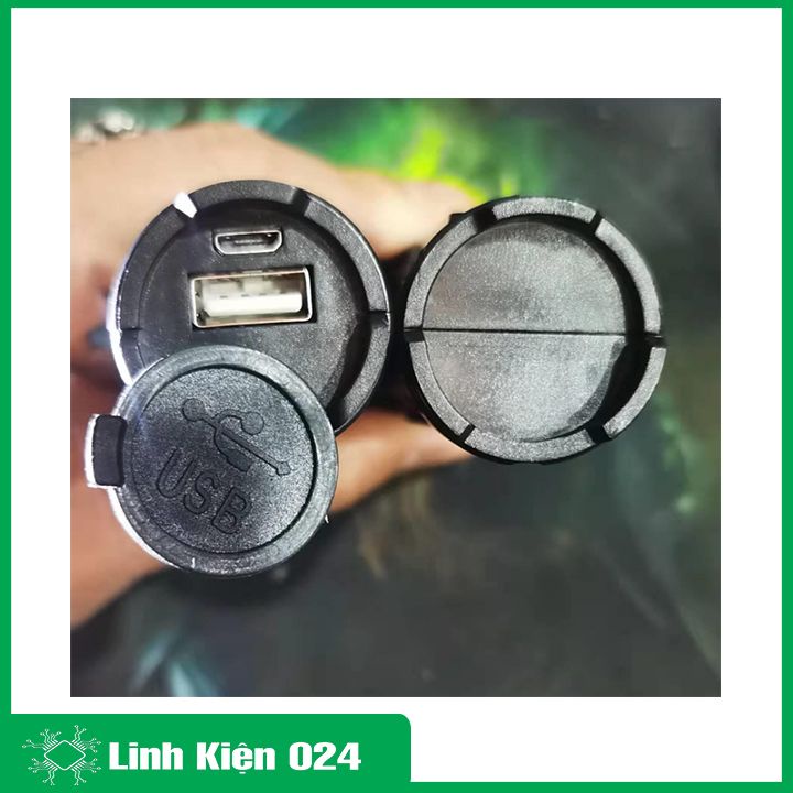 Đèn pin P50 9 LED siêu sáng khoảng cách chiếu 100 mét chống nước cực tốt