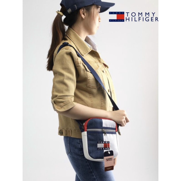 Túi đeo chéo Tom mi chất vải polyester chống thấm, logo in nhiệt, khoá kim loại, đầy đủ tem tag