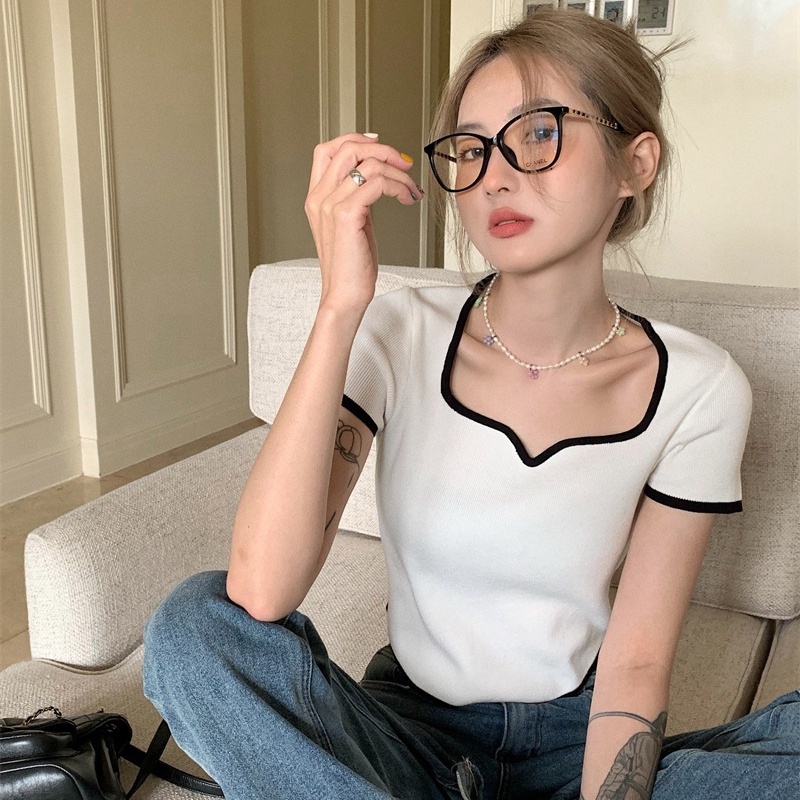 IELGY  IELGY Áo Ngắn Tay Cổ Vuông Thiết Kế Không Đồng Đều Thời Trang Theo Phong Cách Hàn Quốc