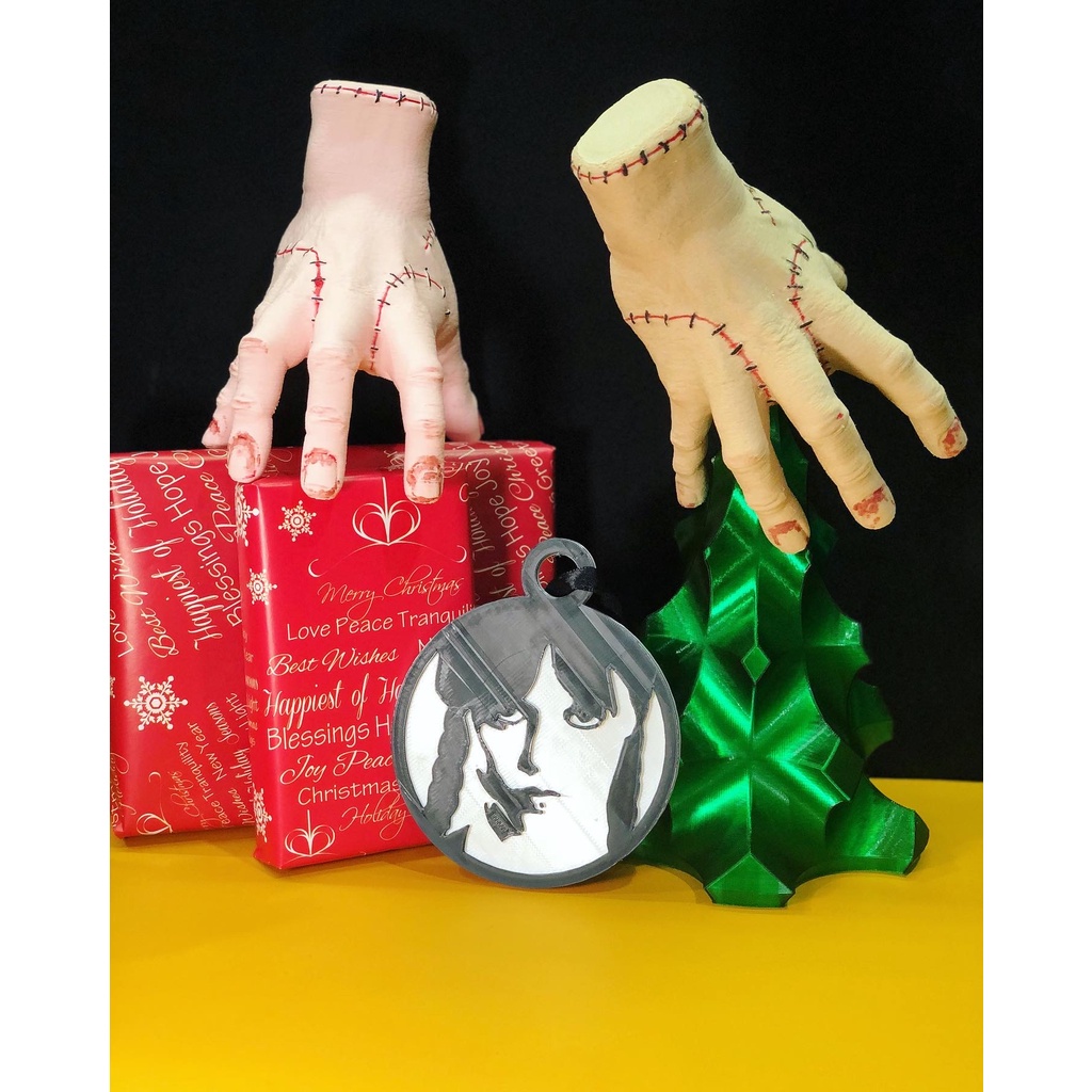 Bàn tay The Thing trong phim Wednesday,Gia đình Addams Family