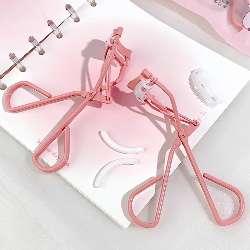1 Dụng Cụ Bấm Cong Mi Cầm Tay Bằng Kim Loại Màu Hồng Dành Cho Nữ
