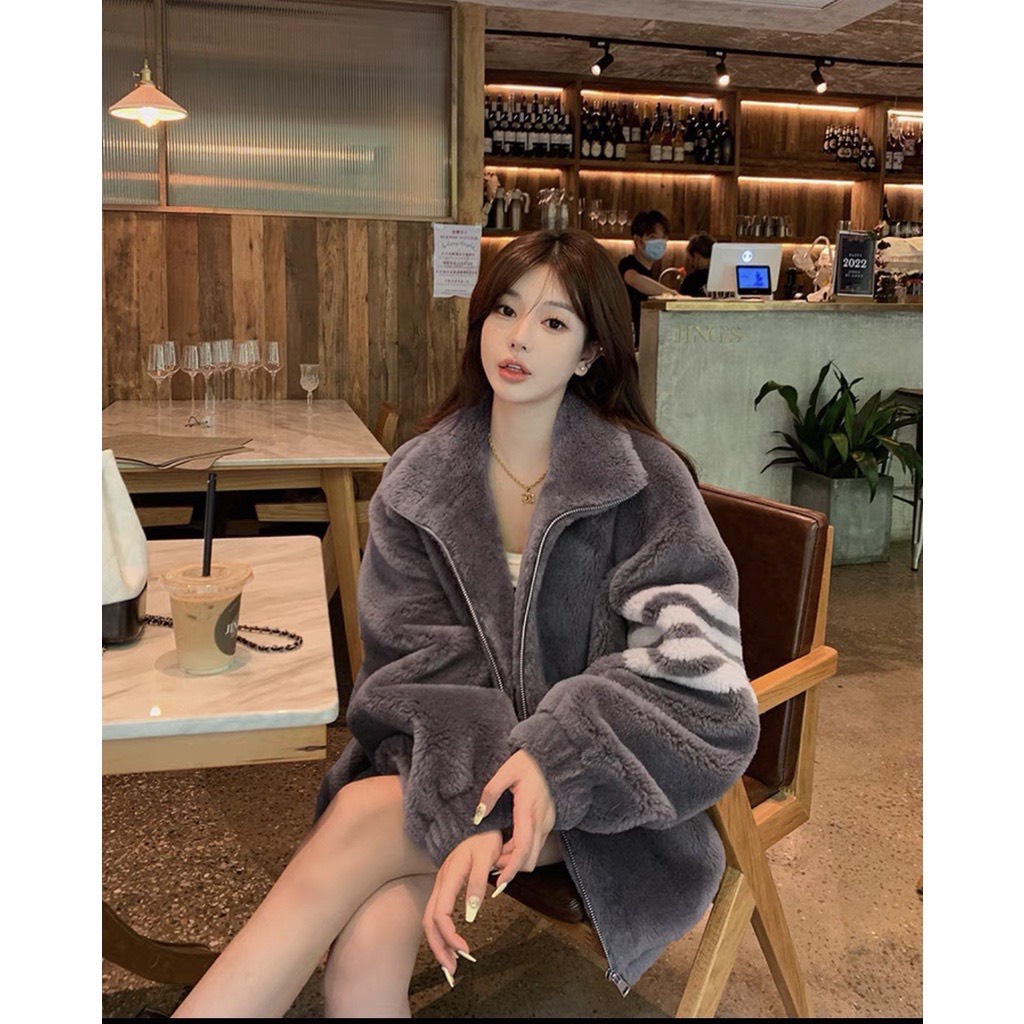 Áo Khoác Thom Lông Cừu Dày Dặn Phối Kẻ Sọc Tay Phong Cách Trẻ Trung Năng Động Fom Nam Nữ Trend