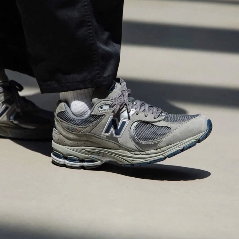 GIÀY NEW.BALANCE2002R GREY NAVY LAI AU DA LỘN SC