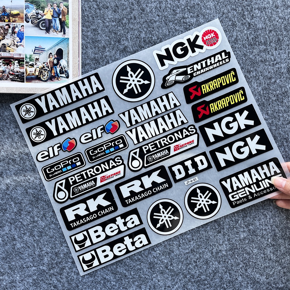 Yamaha Nhãn dán phản chiếu Biểu tượng Huy hiệu Xe máy Scooter Bike Stickers Thân mũ bảo hiểm trang trí decal không thấm nước Áp dụng cho Grande Janus XSR 155 MT15 Freego Smartkey Latte NVX 155 R15 Sirius MIO R15 V3 R1 Exciter 155 Jupiter