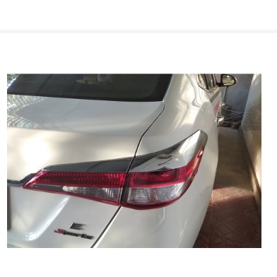 Mí đèn hậu sau Vios 2018-2022 chất liệu cacbon -  mạ crom sáng bóng