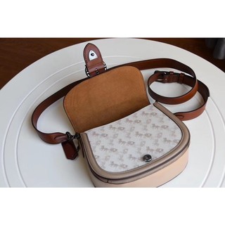 TÚI COACH SADDLE Dáng bầu sẵn