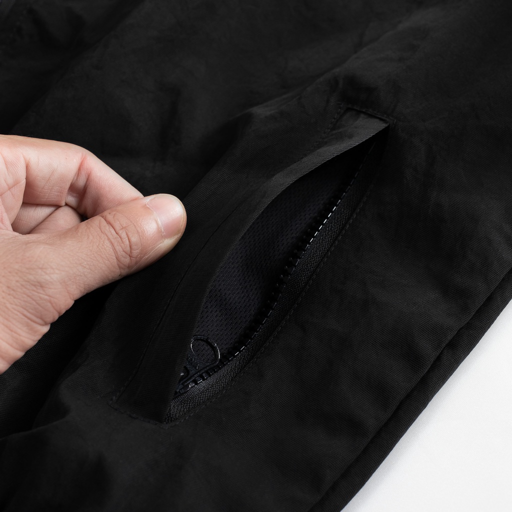 Áo khoác dù nam đen in cao cấp form đẹp Lados-2079 có túi trong, kẻ sọc tay thời trang