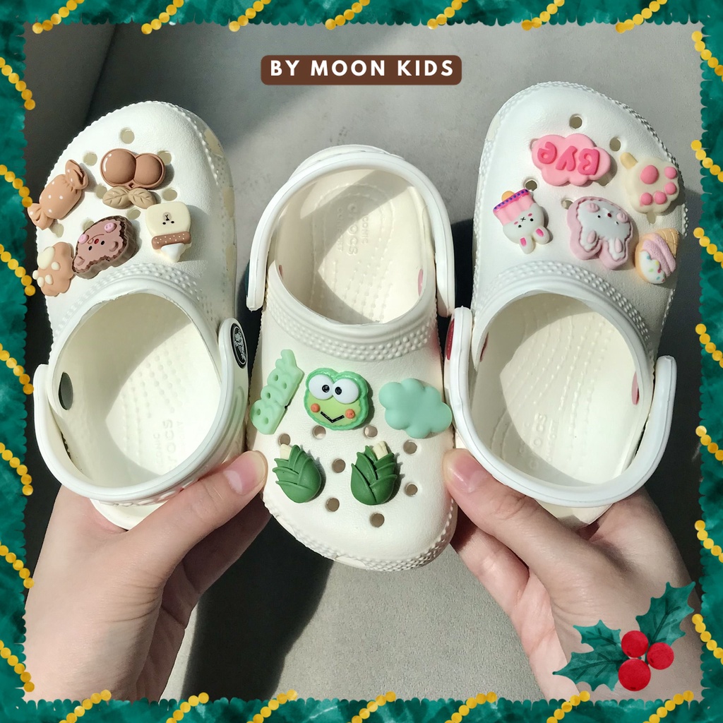 Dép sục c.rocs trẻ em màu trắng basic dễ phối đồ (Chọn màu charm) - Moon kids fashion