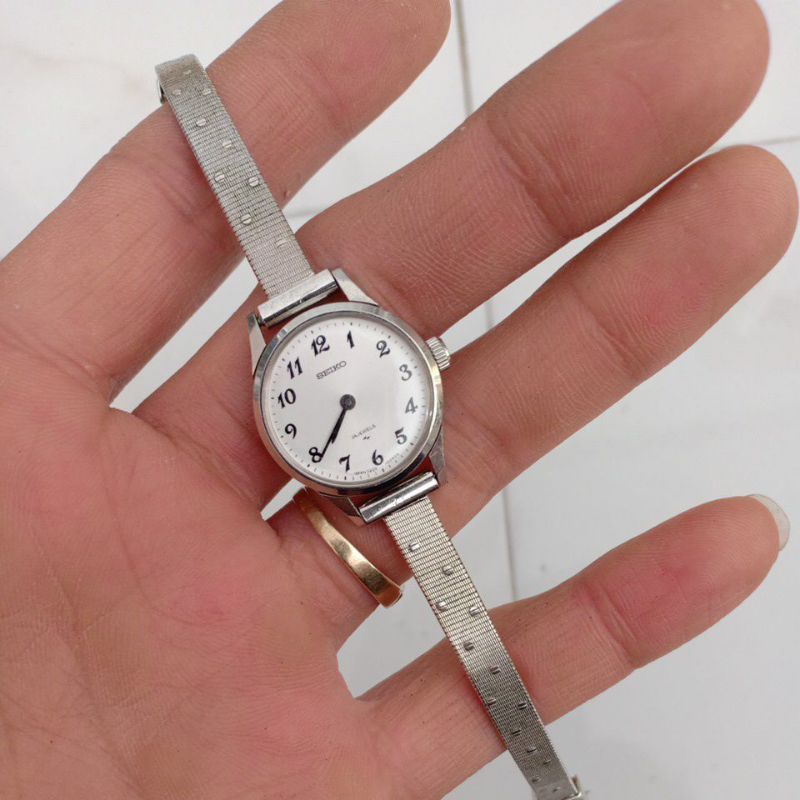 đồng hồ nữ si nhật hiệu SEIKO cơ cót tay 24 jewels độ mới cao
