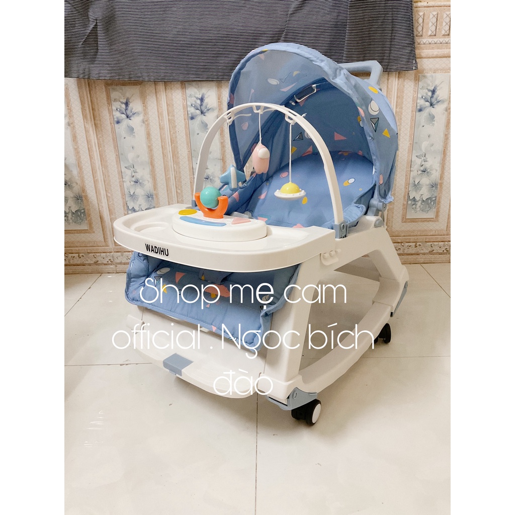 Ghế rung cao cấp cho bé bập bênh đa năng có bàn ăn dặm và bánh xe. Ghế ăn dặm